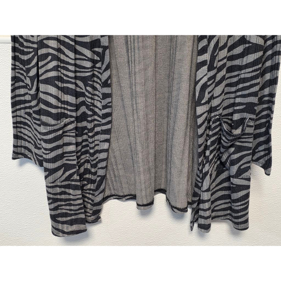 Women's Terra & Sky Cardigan Size 0X Gray & Black Zebra Print - Picture 2 of 7